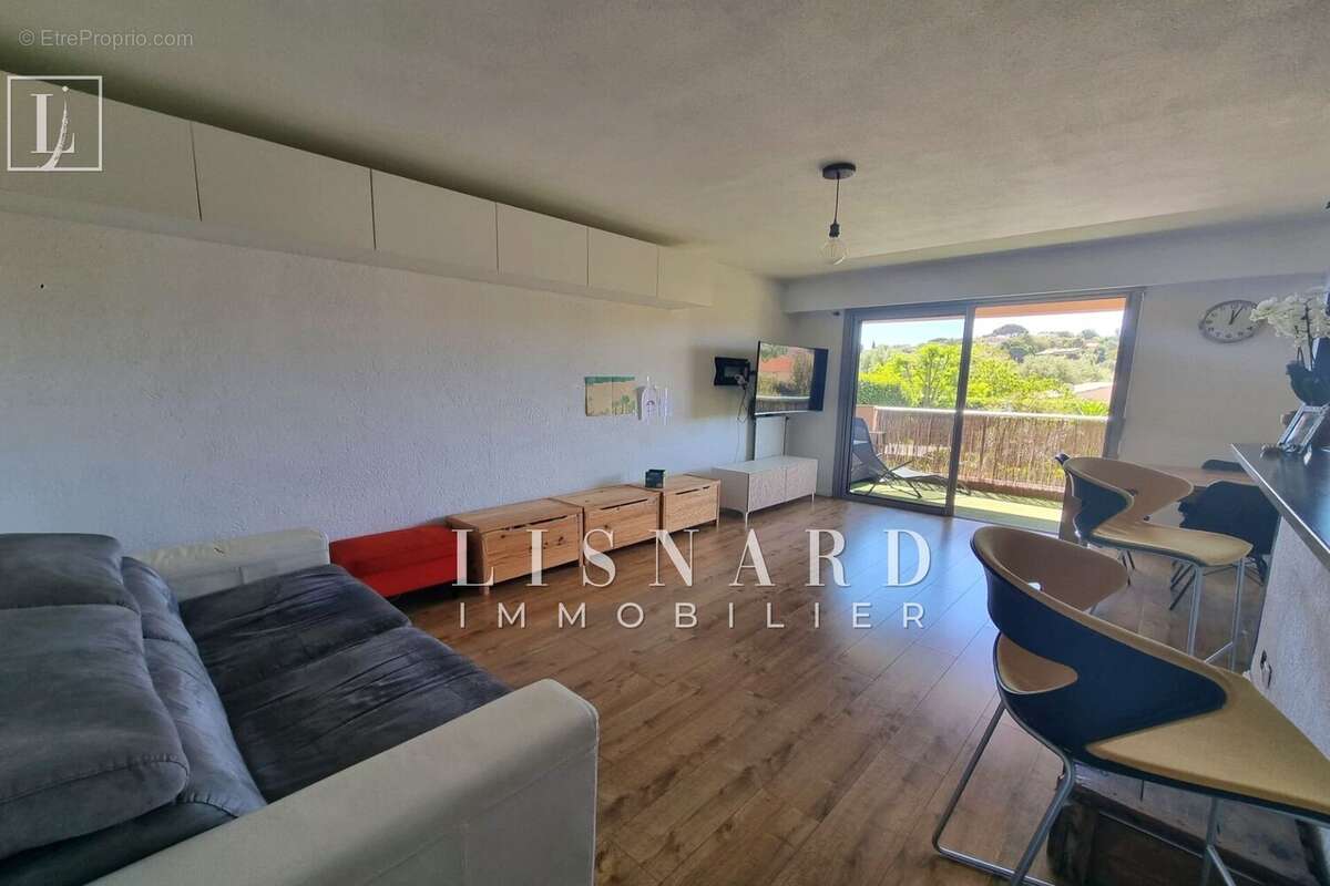 Appartement à VALLAURIS