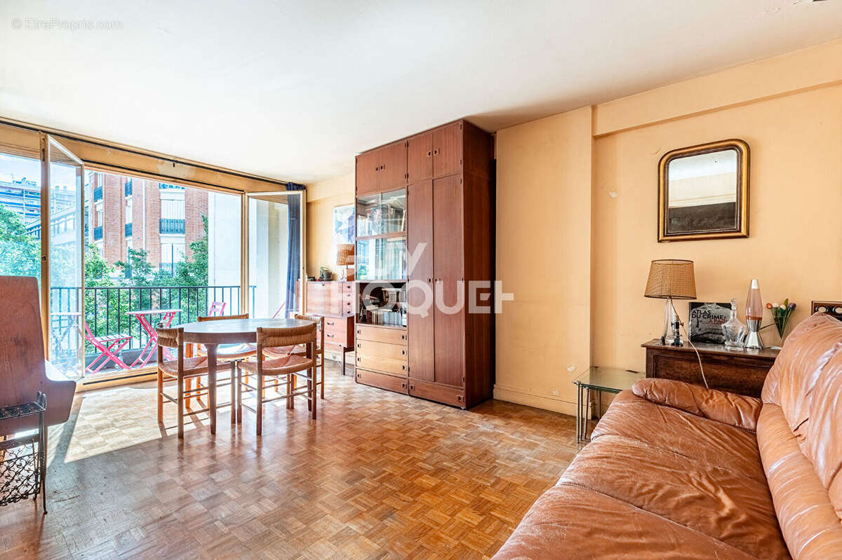 Appartement à PARIS-15E