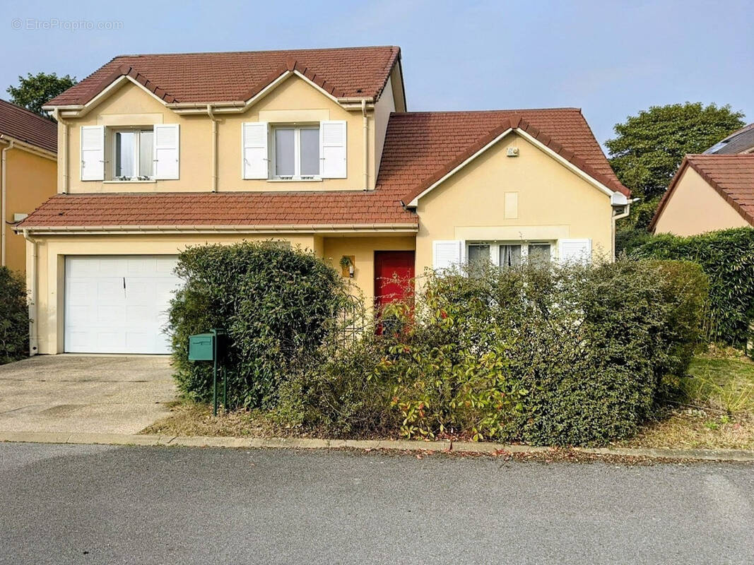 Maison à BEAUCHAMP