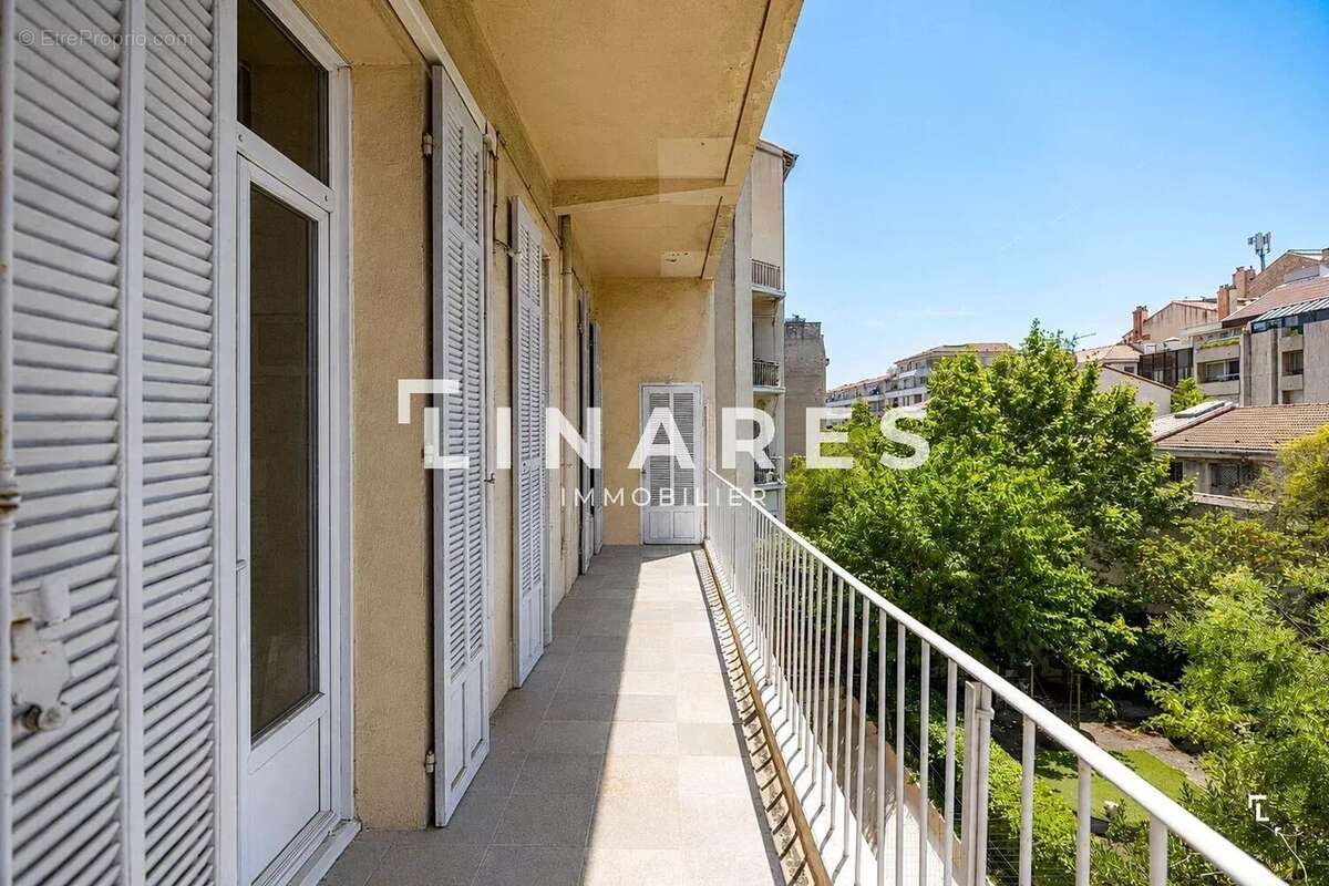 CENTRAL PARADIS - Appartement T4 de 158m2 - Balcon - Cave -  2 chambres de bonne - 13008 - photo 3