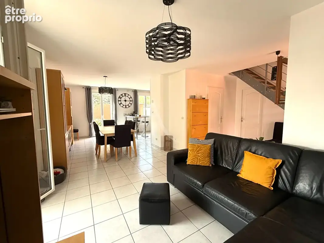 La Crau Maison non mitoyenne avec piscine, 4 chambres, garage et 3 parkings - photo 8