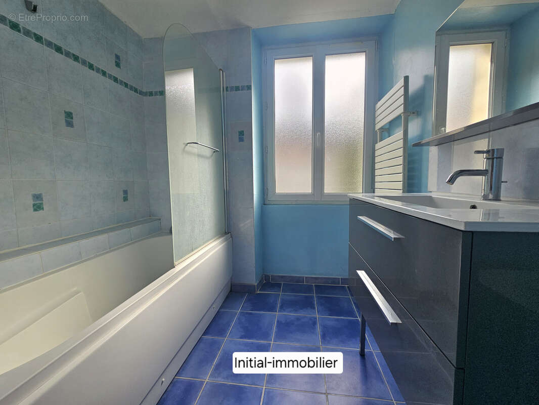 Maison à BEAUMONT-LA-RONCE