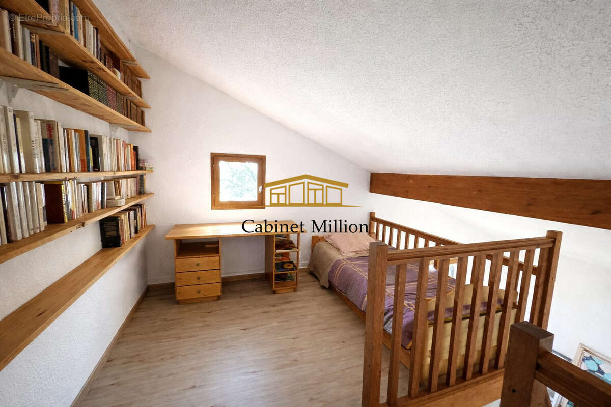 Appartement à VIC-LA-GARDIOLE