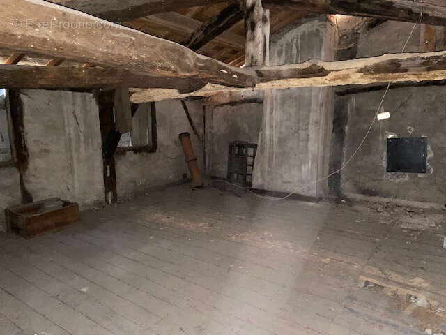 Maison à MARINGUES