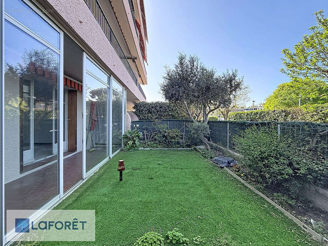 Appartement à SIX-FOURS-LES-PLAGES