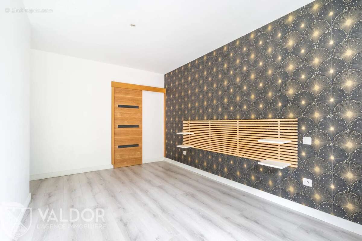 Maison à SAINT-GENIS-LES-OLLIERES