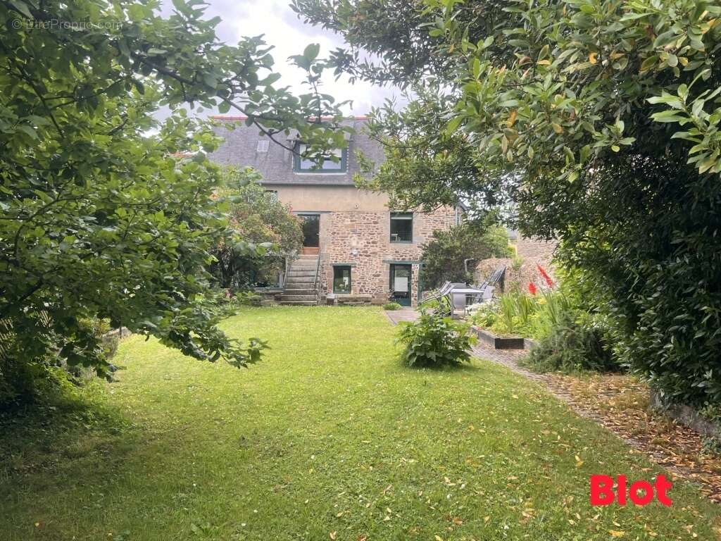 Maison à FOUGERES