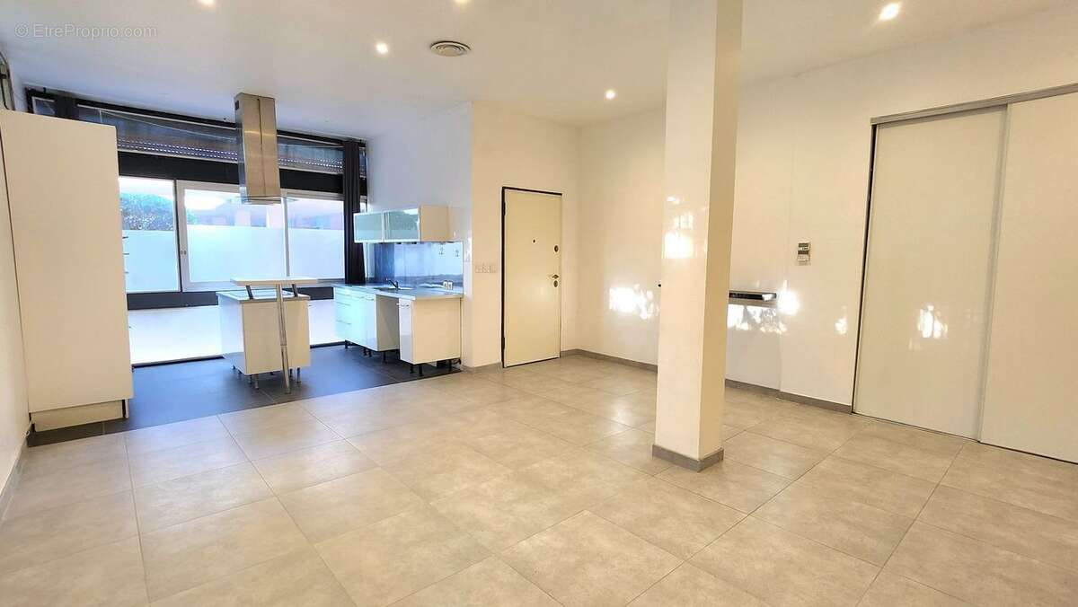 T3 / 82 M² / 13013 - Appartement à MARSEILLE-13E