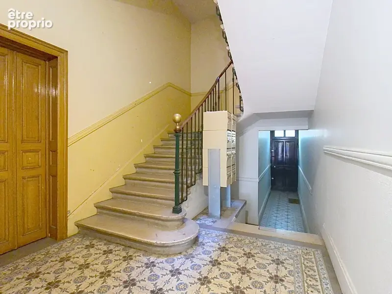 Appartement de caractère rénové ,134 m², 3 chambres, 2 caves, 1 grenier, 1 jardin en rez-de- chaussée - photo 7