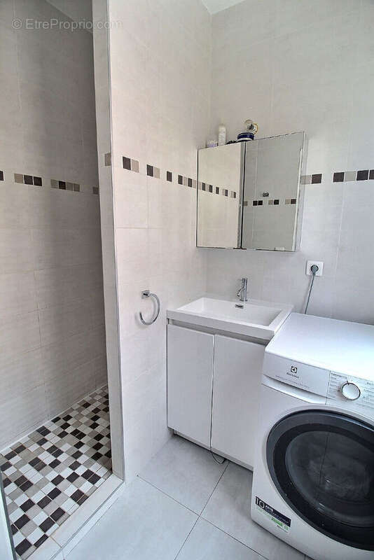 Appartement à LA GARENNE-COLOMBES