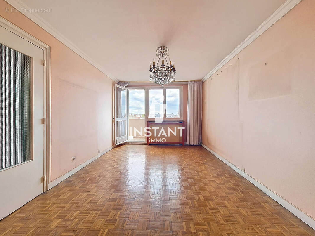 Séjour - Accès balcon - Appartement à ALFORTVILLE