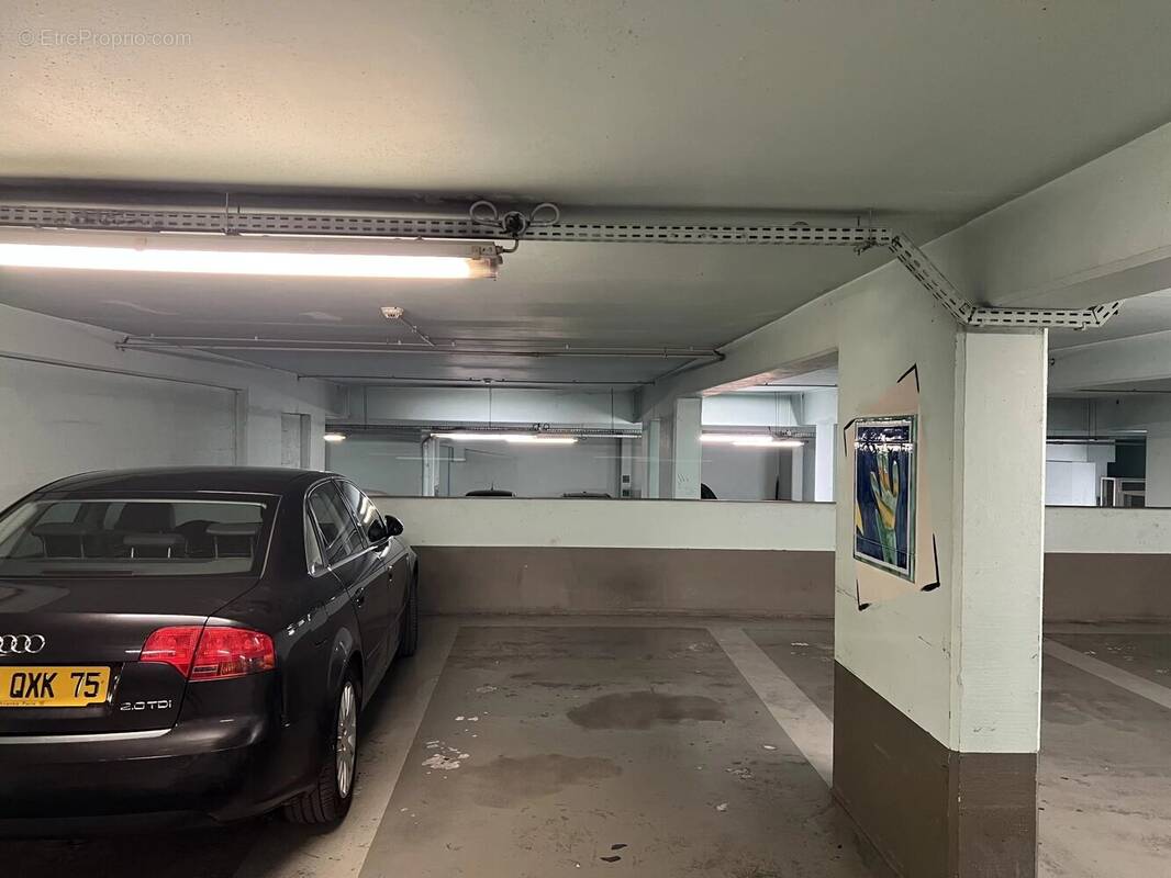 Parking à PARIS-16E