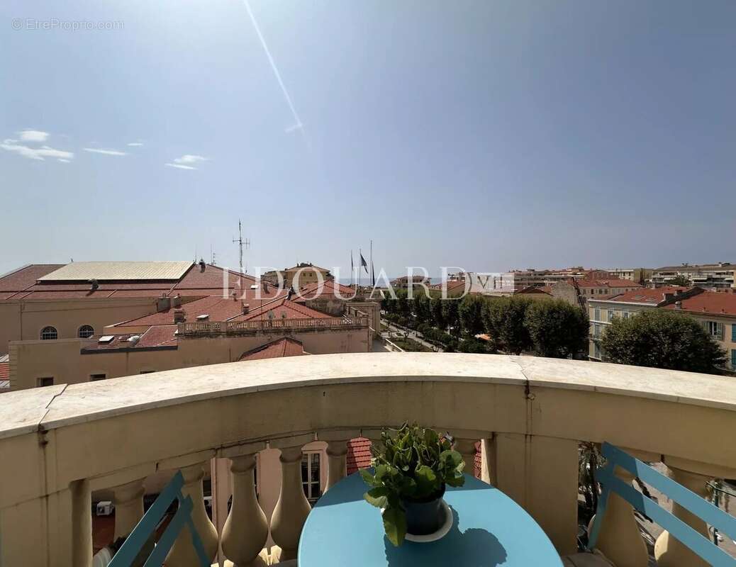 Vaste trois pièces à vendre avec belle vue sur la ville jusqu’à la mer, en plein centre de Menton - photo 21