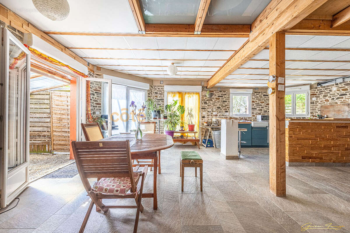 Maison à LA VILLE-ES-NONAIS