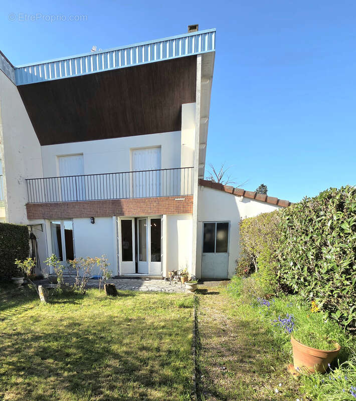 Maison à YZEURE