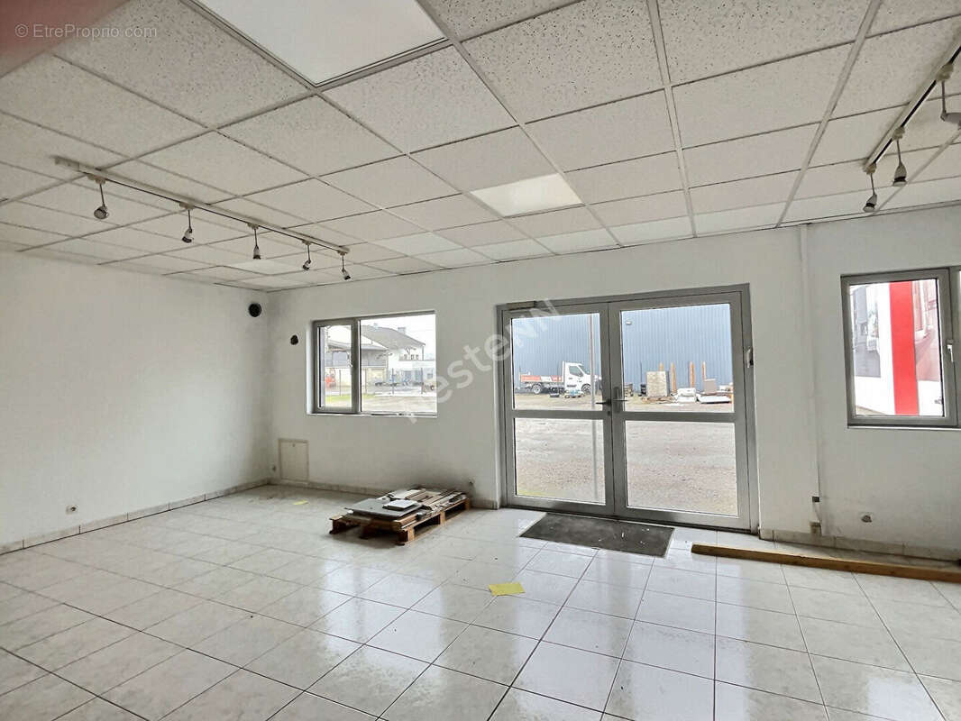 Entrepôt/local industriel 400 m² .Proche Zone Leclerc Betting - photo 10