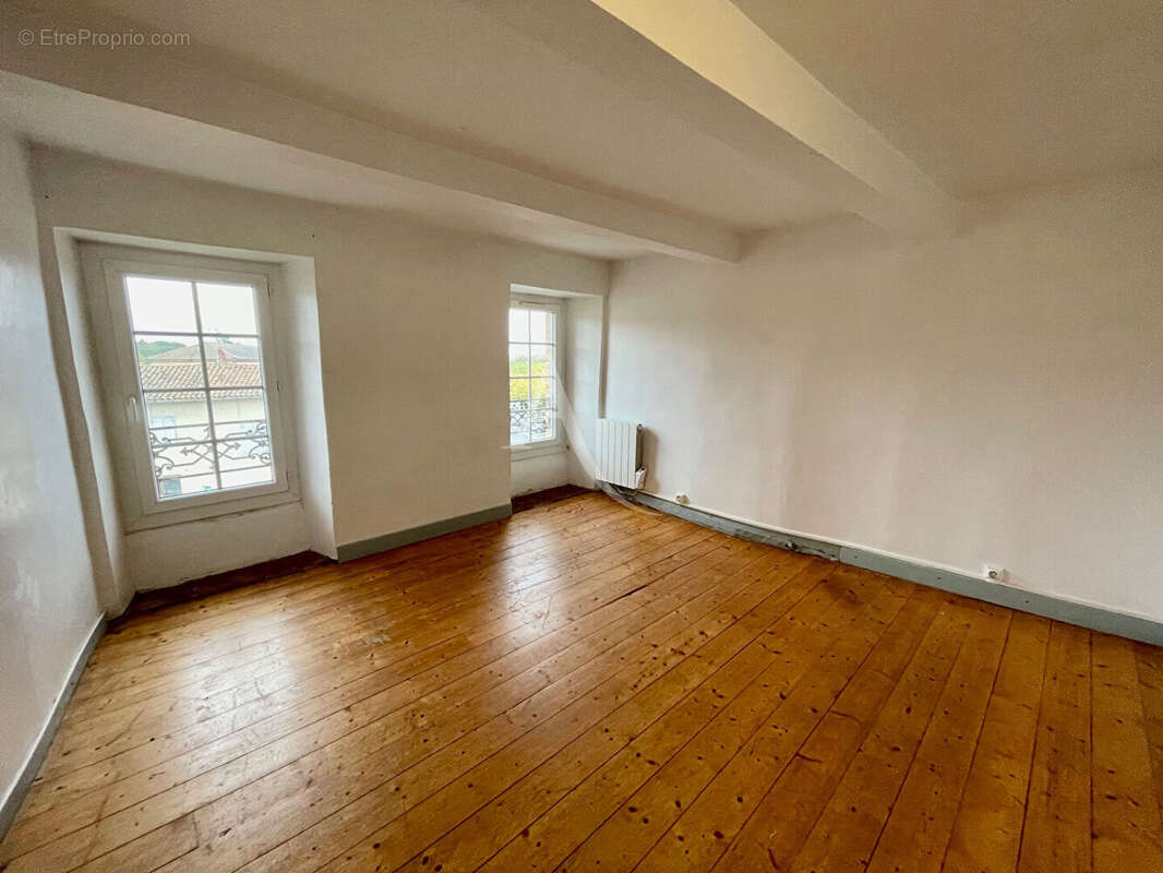 Appartement à LOMBEZ