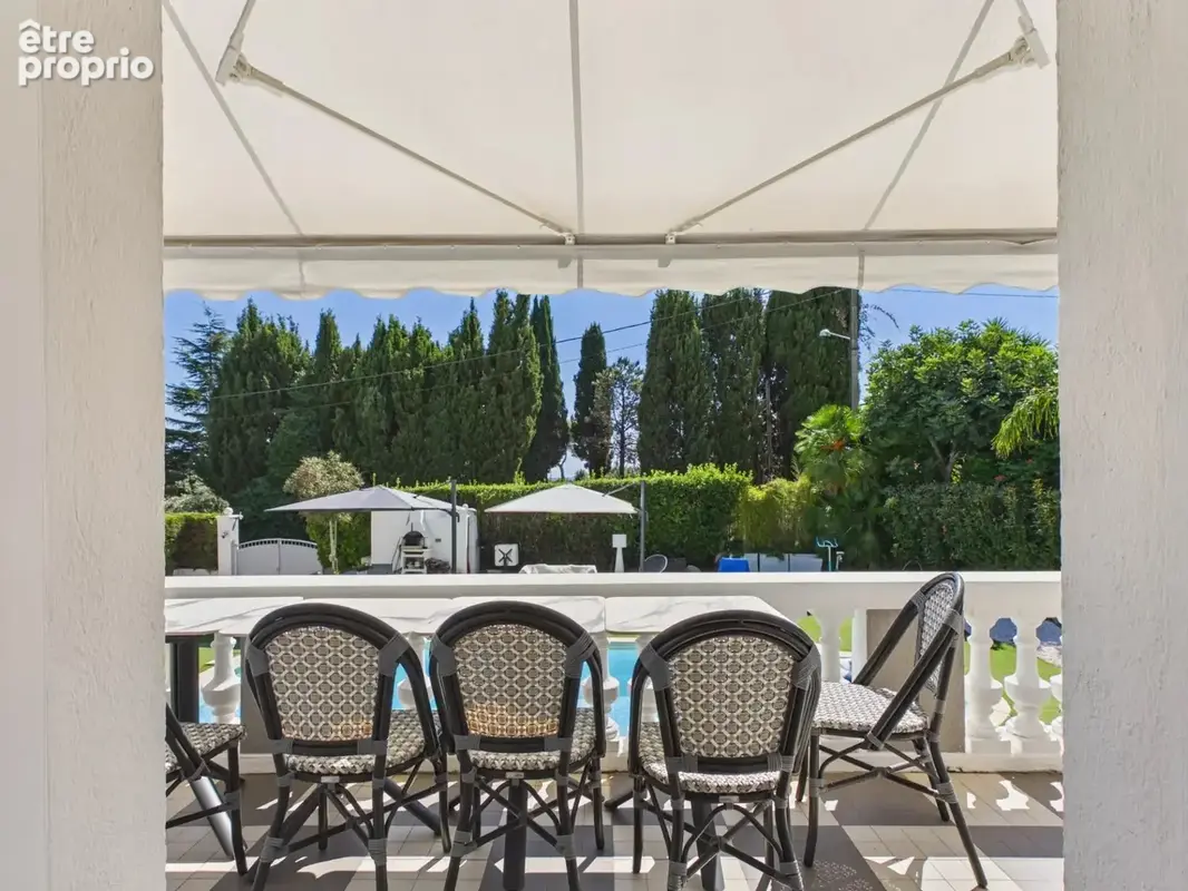 Juan-les-Pins — Villa avec piscine et double opportunité foncière (1 400 m² + 1 250 m² constructible) - photo 12