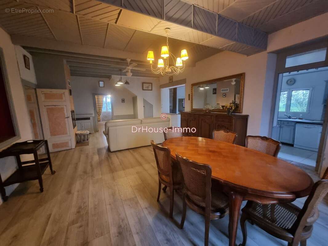 Maison 240 m² à Saint-Maurice-De-Lestapel  - photo 35