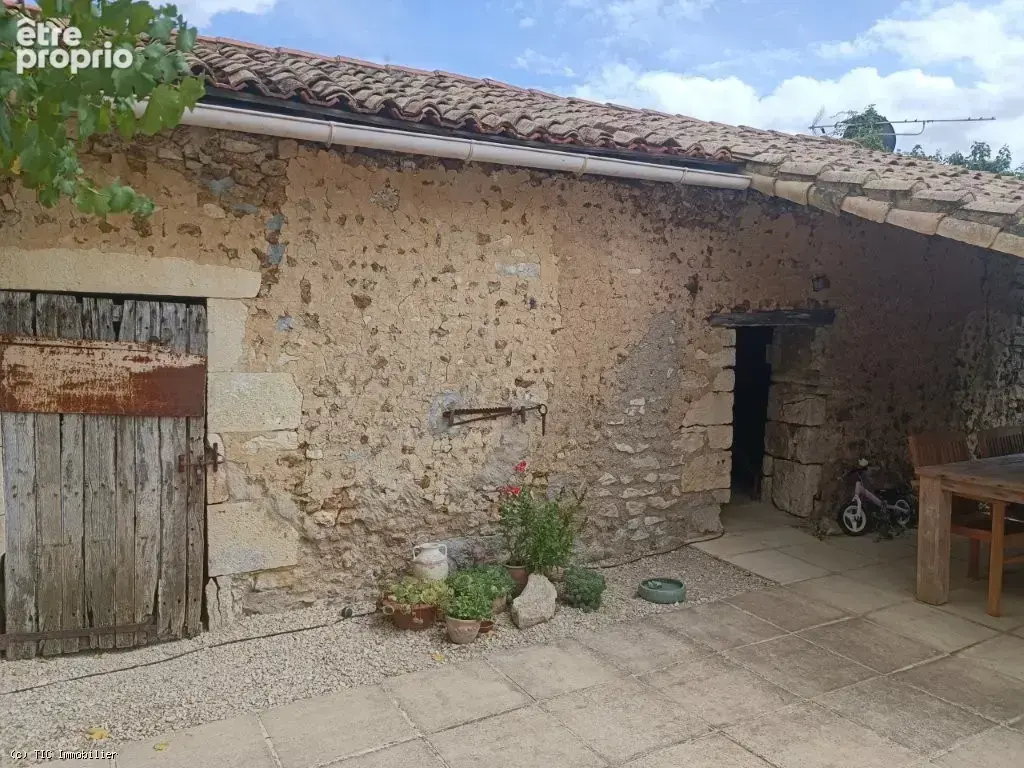 Très Belle Maison Ancienne de 3 Chambres avec Piscine et Terrain de Plus d'Un Hectare - photo 26