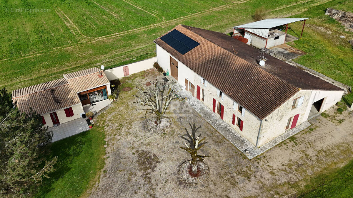 Maison à MASSUGAS