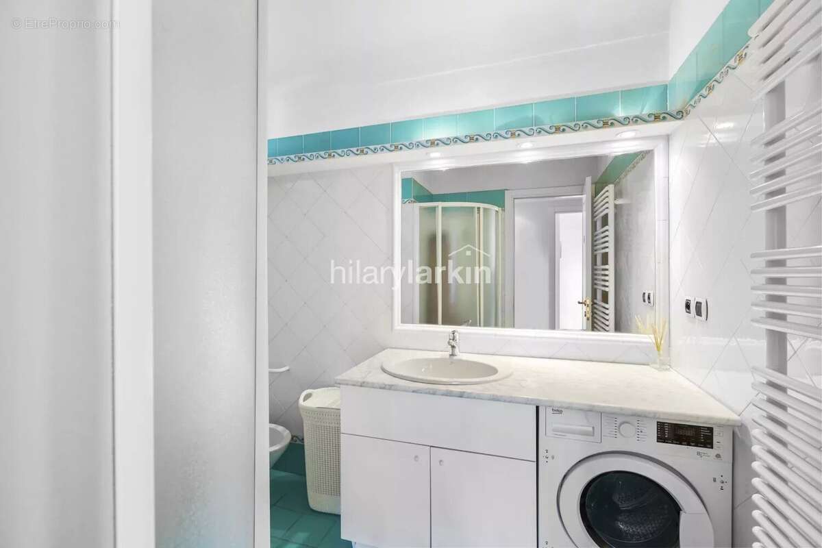Appartement Dernier Étage avec Vue Panoramique sur le Vieux Port – Cannes - photo 12