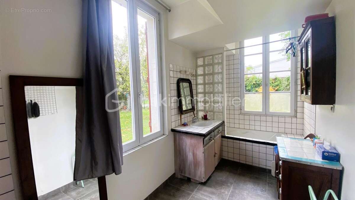 NANTES - Quartier St Jacques : Maison d'env. 200m², 4 chambres, garage et jardin - photo 10