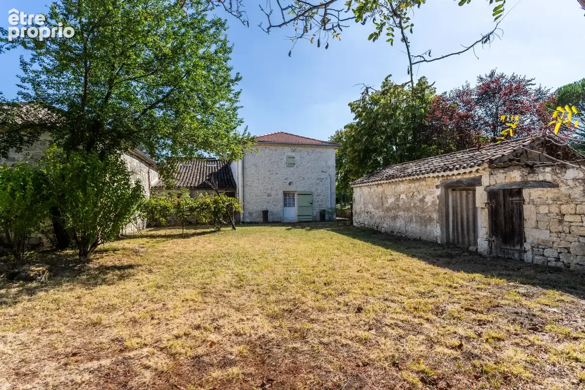 Maison de village avec jardin et garage - photo 2