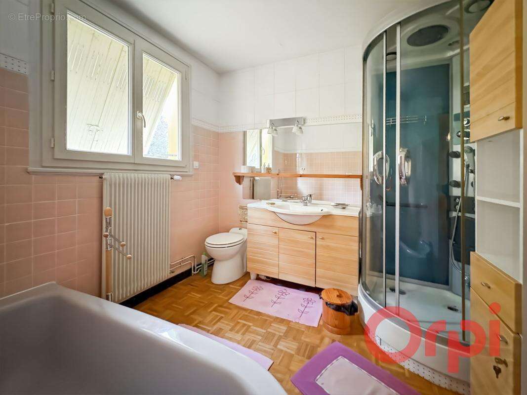 Exceptionnelle maison familiale avec grand potentiel – Habitable immédiatement ! - photo 17