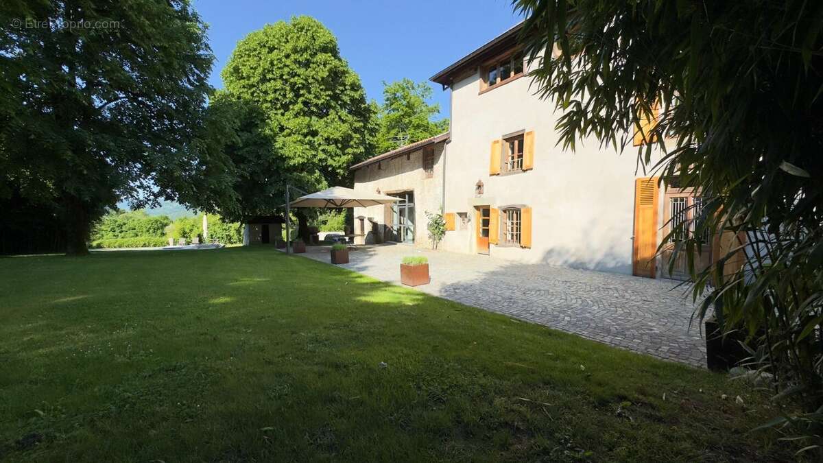 Maison à CHARNECLES