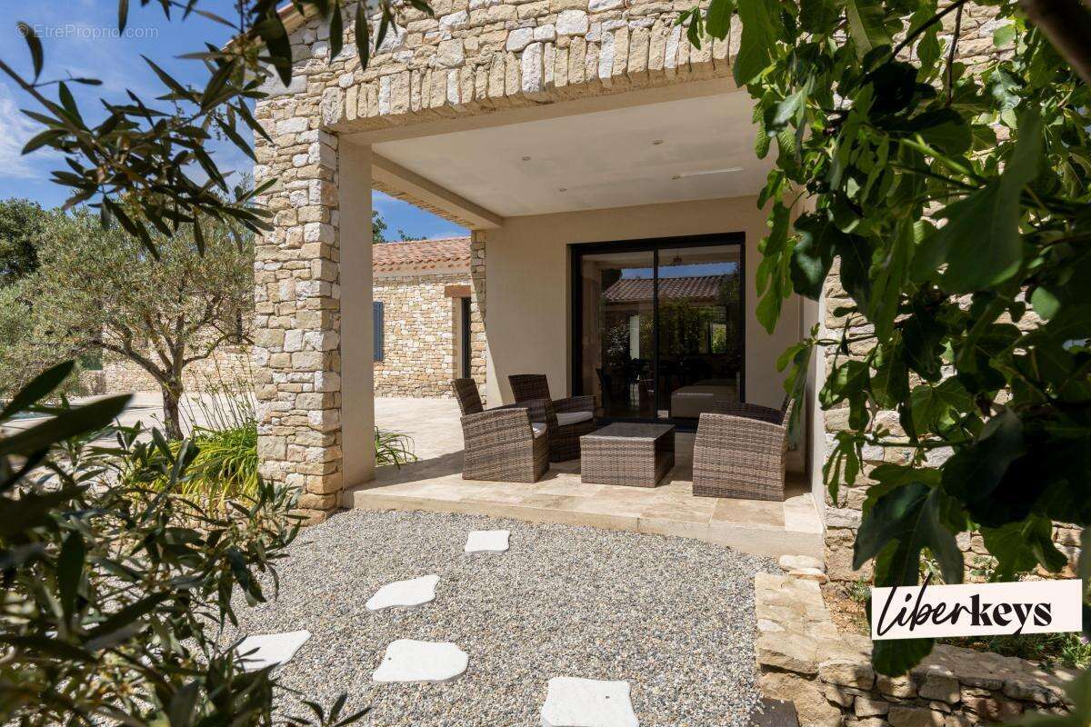 Maison à GORDES