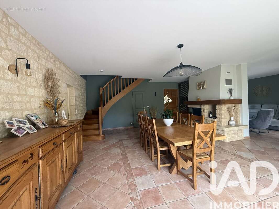 Maison 200 m² à Saint-Sauveur  - photo 5