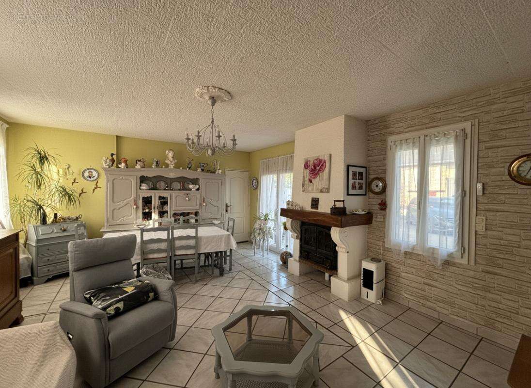 Maison à LA MENITRE