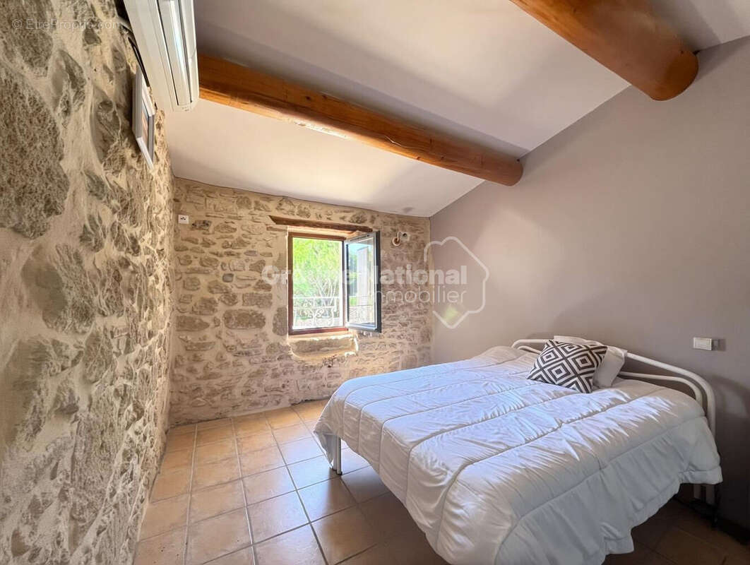 Maison à MEYNES