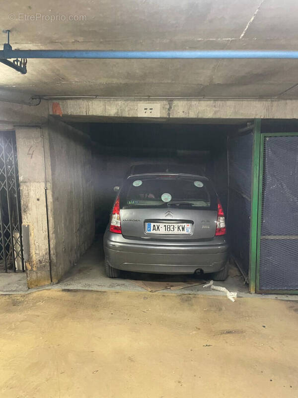 Parking à PARIS-9E