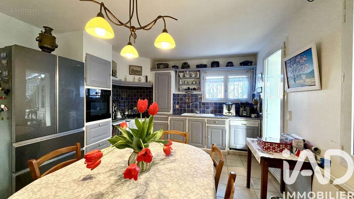 Photo 9 - Maison à ENTRAIGUES-SUR-LA-SORGUE