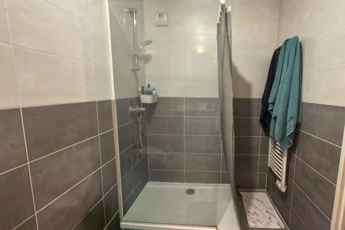 Bron – secteur Parc de Parilly – T2 avec exceptionnelle loggia de 17 m² et garage - photo 6