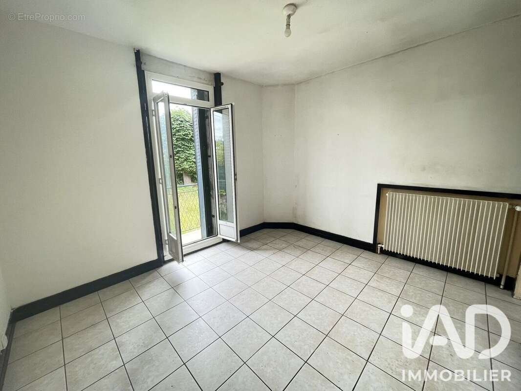 Maison 84 m² à Villeneuve-La-Guyard  - photo 5