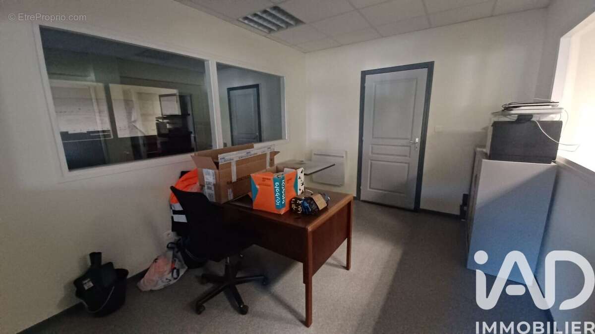 Photo 8 - Commerce à MENNEVILLE