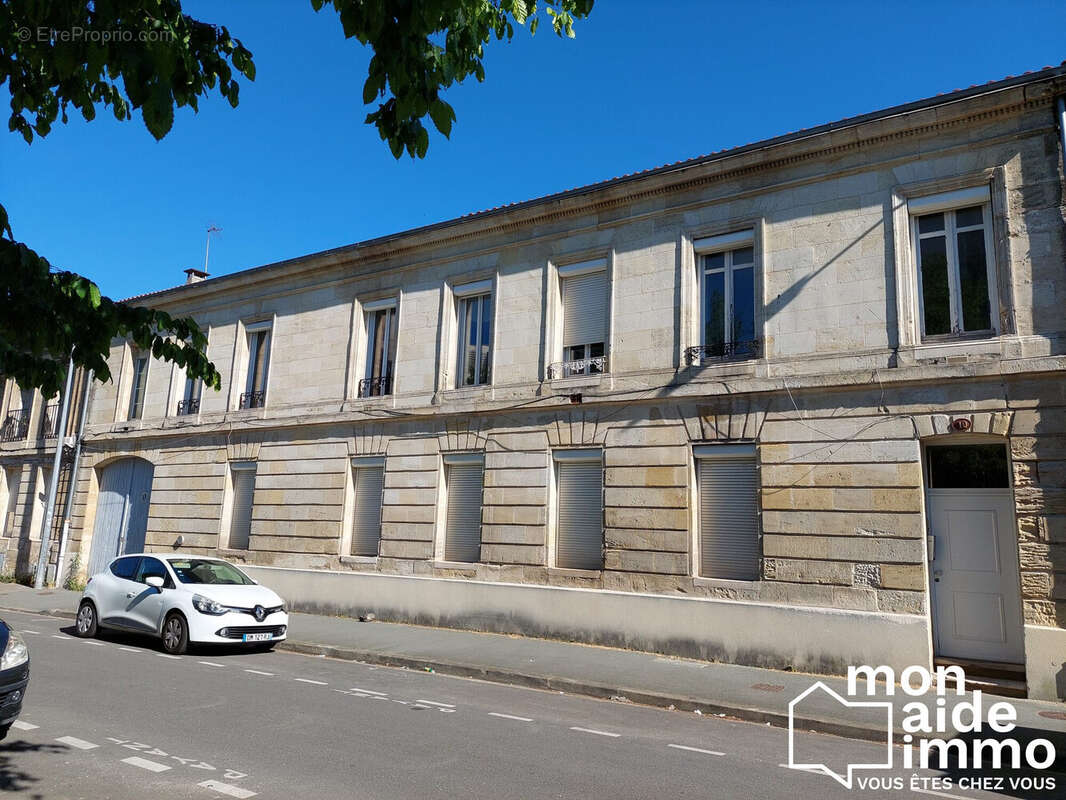 Façade coté rue - Appartement à BORDEAUX