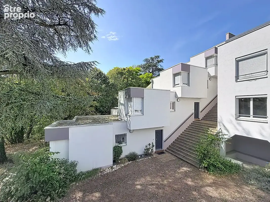 Grand plateau de 141 m² + terrasse de 30 m² sans vis-à-vis + parking privatif - photo 2