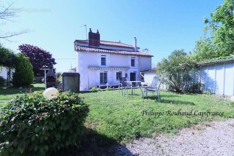 Maison à LOGE-FOUGEREUSE