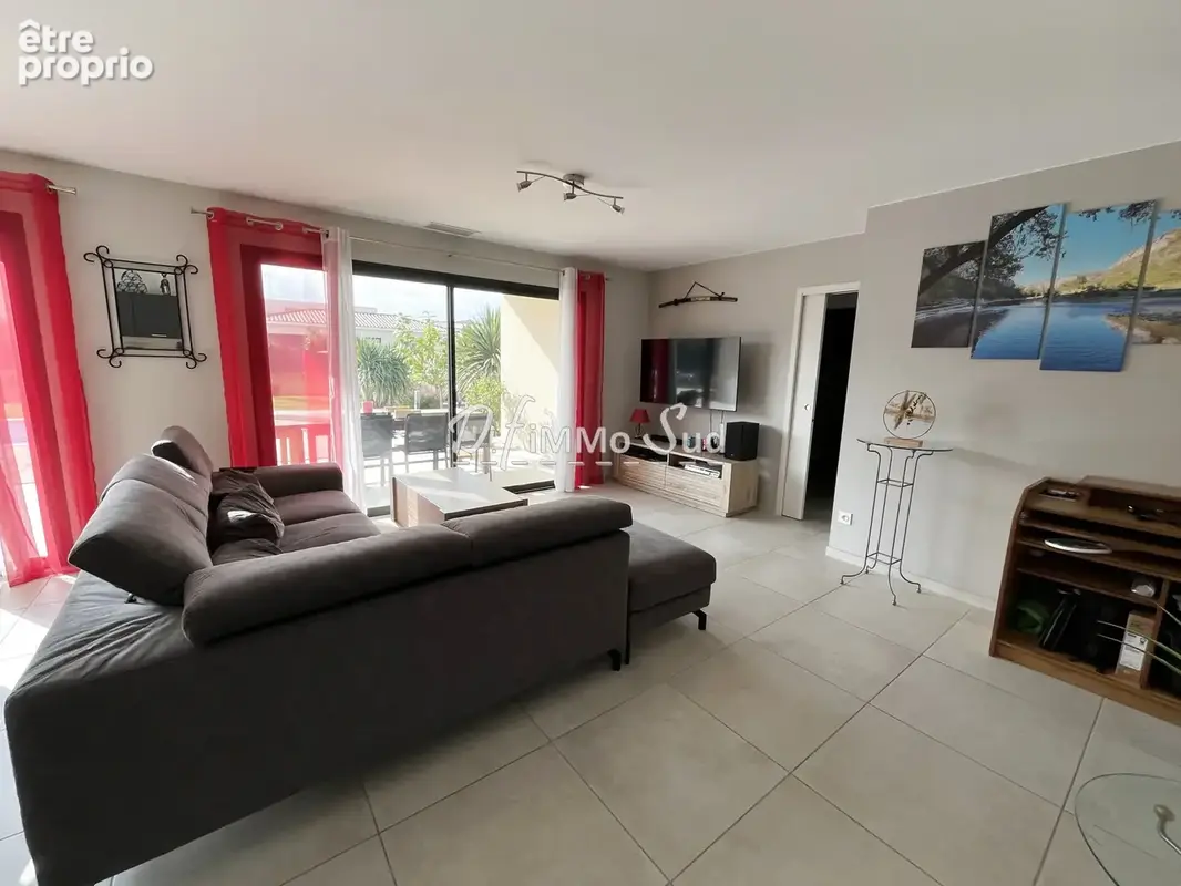 Villa T6 - 4 faces avec piscine, garage, carport, terrain de pétanque et panneaux solaires - photo 13