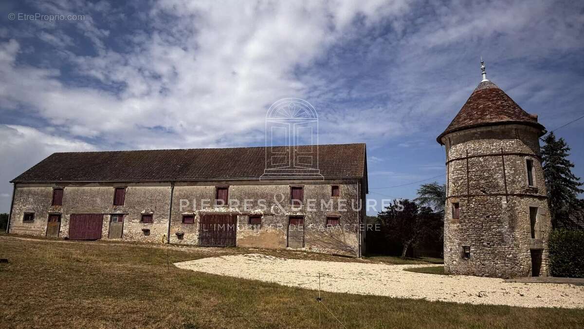 Maison à NEUILLAY-LES-BOIS