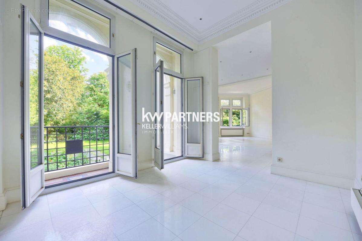 Appartement à NEUILLY-SUR-SEINE