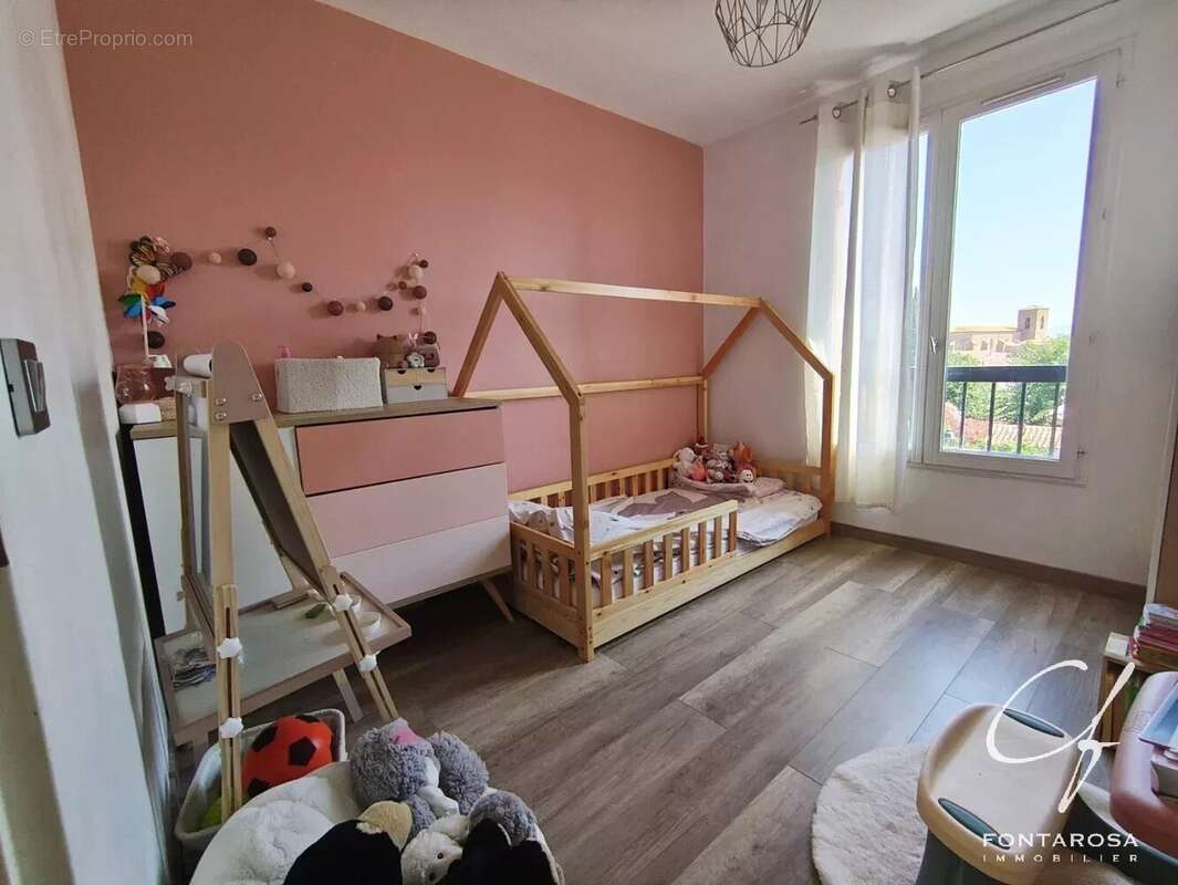 Appartement à ROQUEBRUNE-SUR-ARGENS