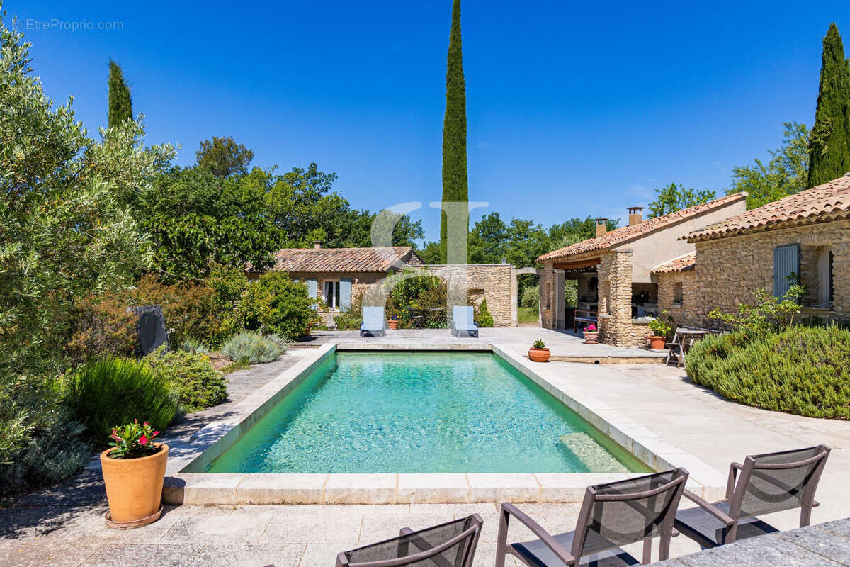 Maison à MENERBES