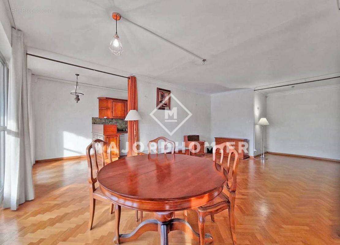 Appartement à MARSEILLE-5E