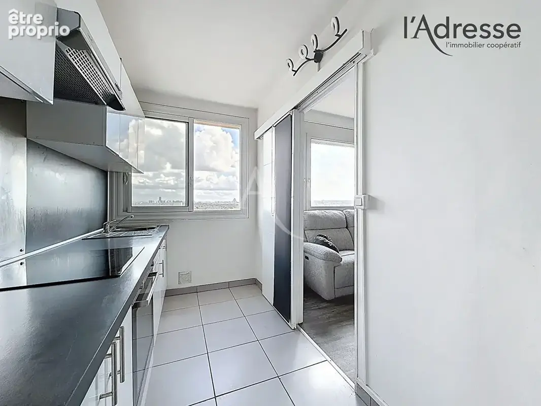 SURESNES/ Maréchal de Lattre de Tassigny - Vue Paris - Appartement Studio 36m² - 1 Cave - 1 BOX - photo 3