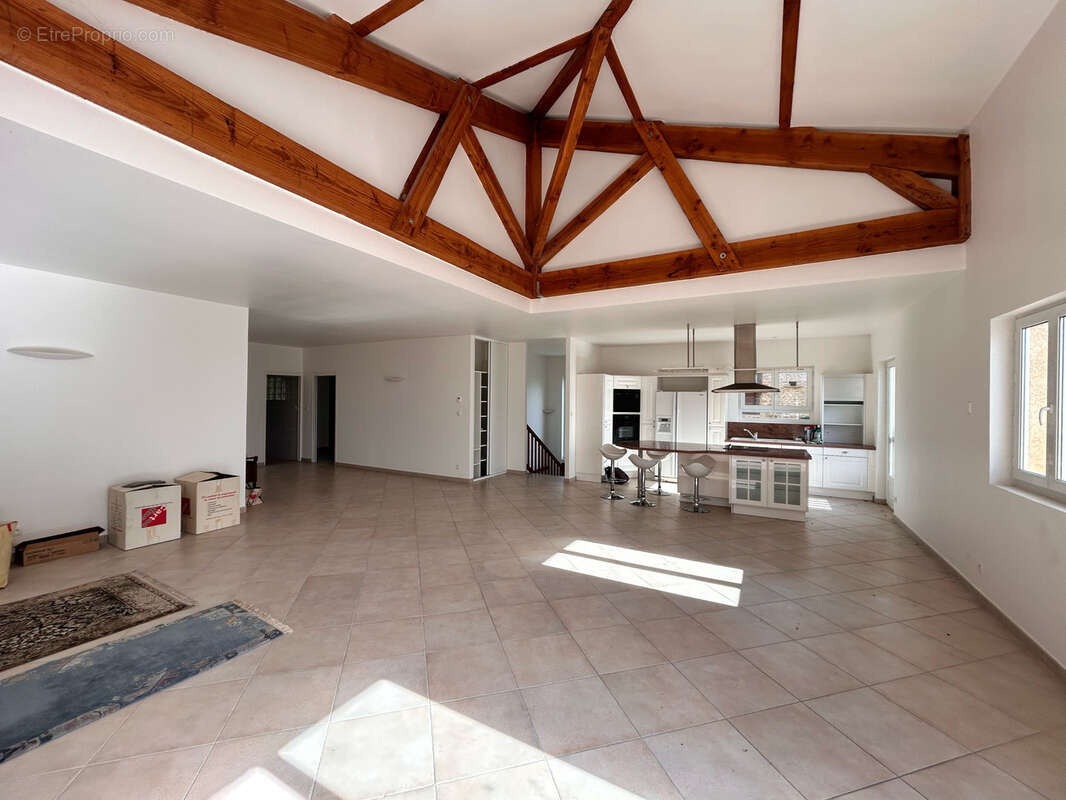 Maison à VILLE-SUR-JARNIOUX